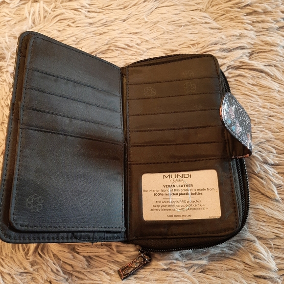 Mundi Vegan Leather Wristlet- New - Picture 3 of 12